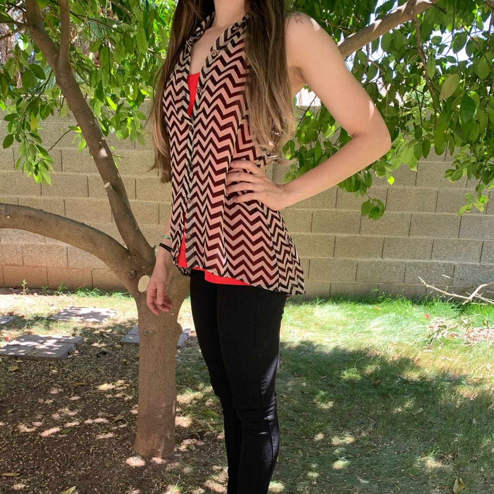 4/$20 Tan and black chevron button shirt